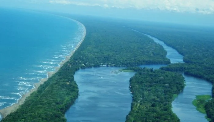 Beautiful Costa Rica beach - Costa Rica Sun Tours